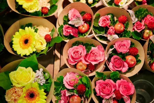 aprikos amaryllis blomsterbutik blommogram Linköping - kondoleans blommma