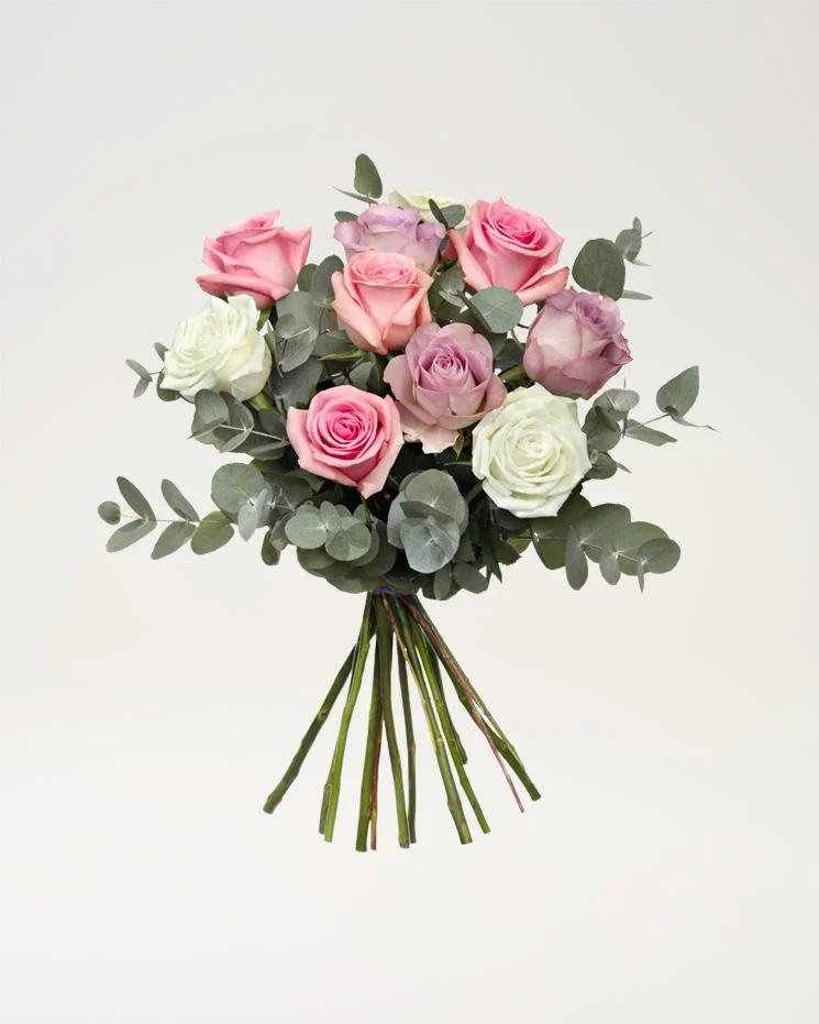 interflora bukett skicka blommor blombud pastellrosor rosor