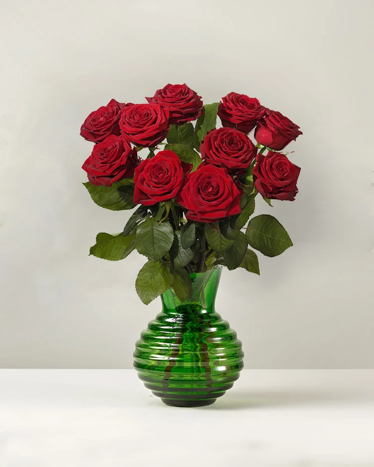 interflora skicka blommor Arboga 10 röda rosor i vacker blombukett för dig som uppskattar blommor med god doft
