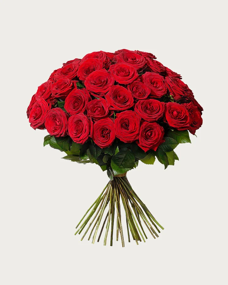 interflora skicka blommor Lidingö blombukett med röda rosor i vacker design med blommor att skicka till din käraste