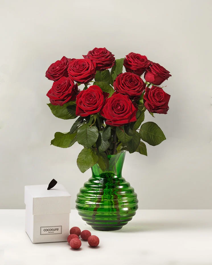 interflora skicka blommor Bandhagen vackra blommor av rosor med lyxig lakrits