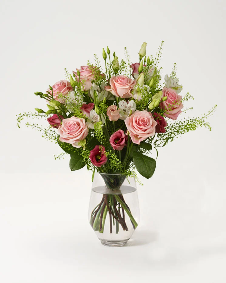 interflora skicka blommor Onsala ljuvlig blombukett av vackra blommor av rosor och alstromeria