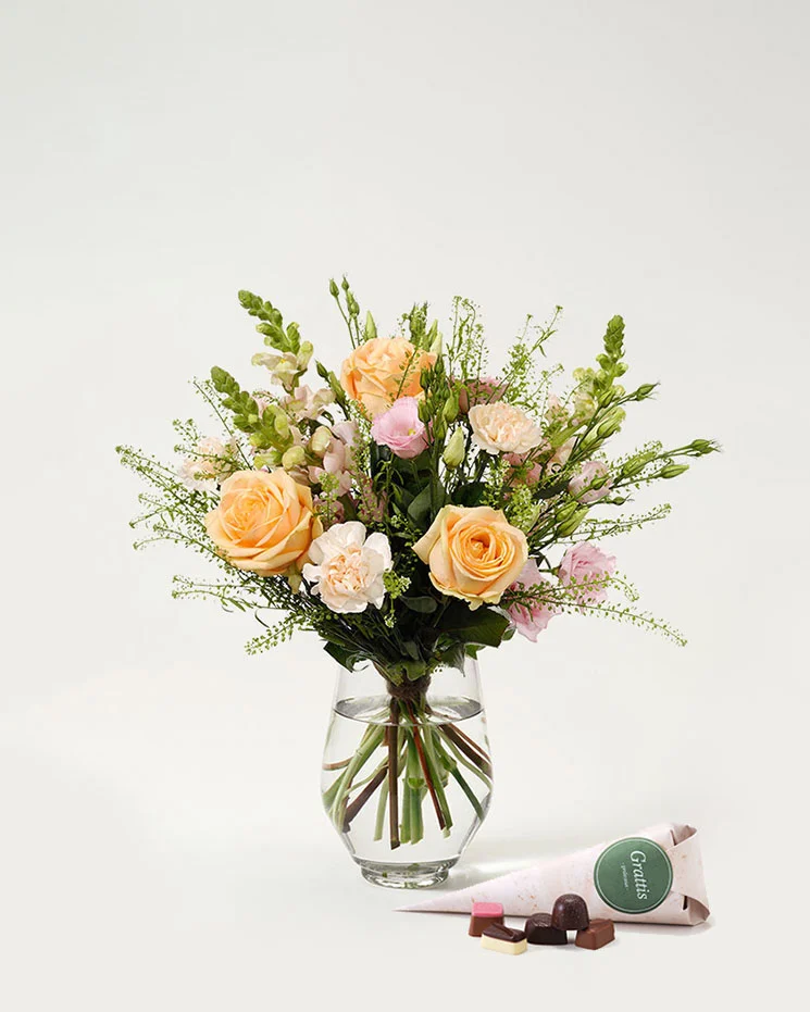 interflora skicka blommor Kungsholmen blommor i vacker blombukett med rosor i perfekta färger