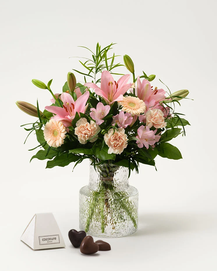 interflora skicka blommor Stockholm blommor och choklad - perfekta presenter att skicka oavsett anledning