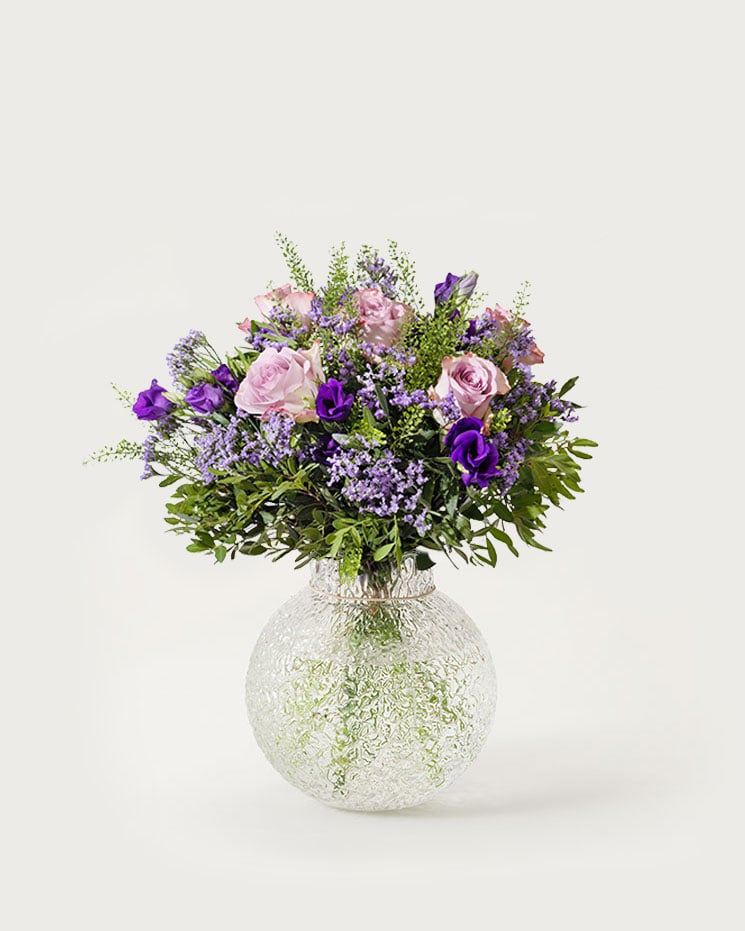 interflora skicka blommor Lidköping magisk bukett med blommor såsom rosor i bukett