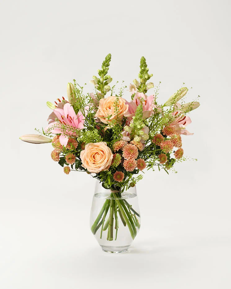 interflora skicka blommor Sunne skicka blommor bestående av lilja, rosor och andra blommor