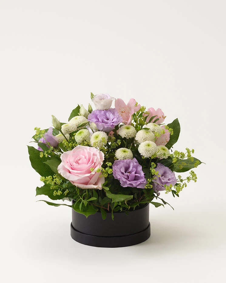 interflora skicka blommor Täby en perfekt bukett med rosa rosor och vackra blommor för den som vill välja det bästa