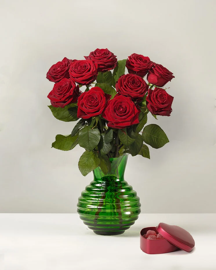 interflora skicka blommor Flen blombukett med 10 röda rosor - blommor perfekt för födelsedag, jubileum eller för uppvaktning